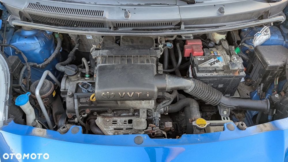 Toyota Yaris 1.3 - 8