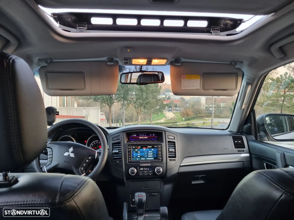 Mitsubishi Pajero - 10
