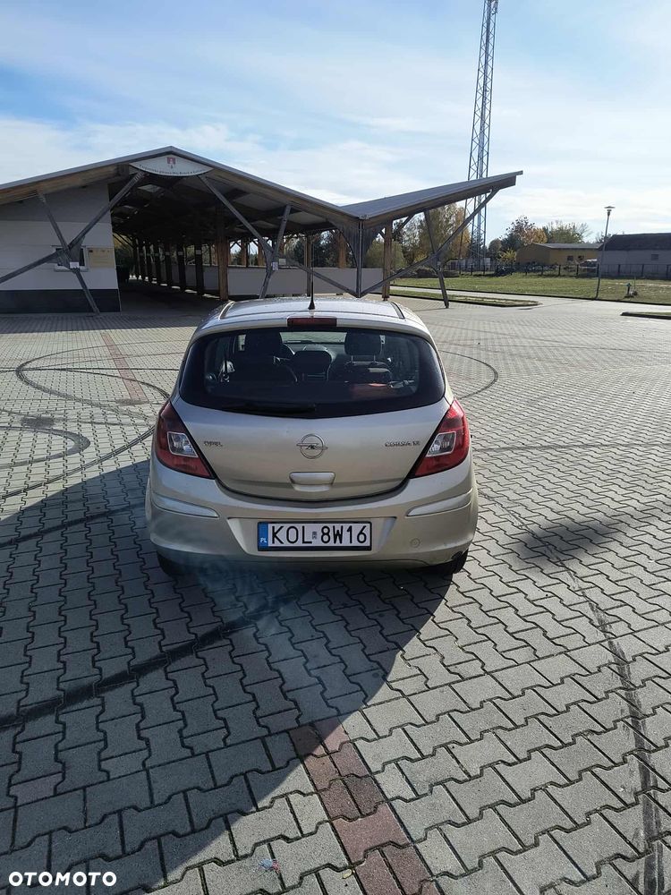 Opel Corsa 1.2 16V Essentia - 2