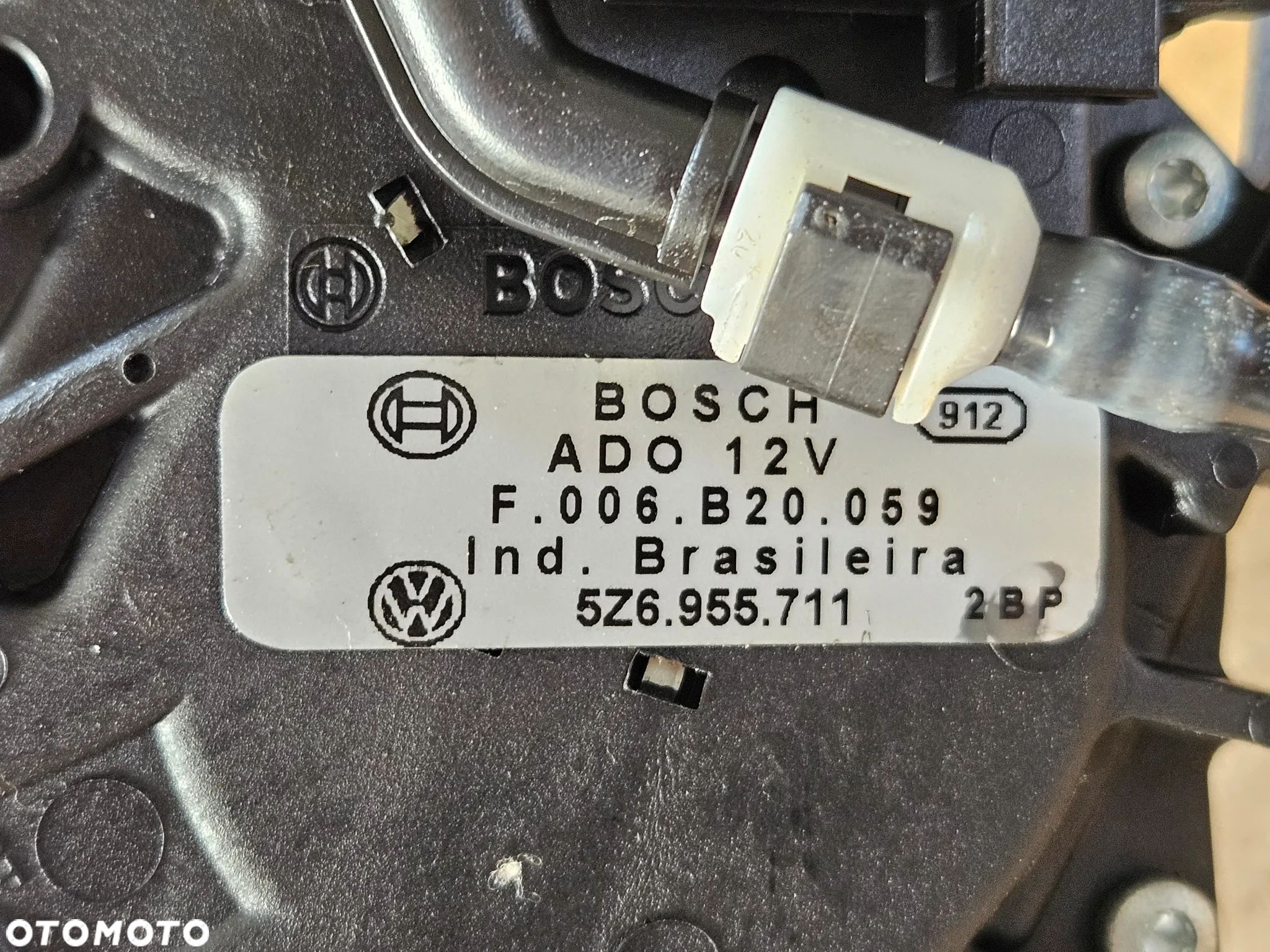 VW Fox silniczek wycieraczki tyl tylnej 5Z6955711 - 3
