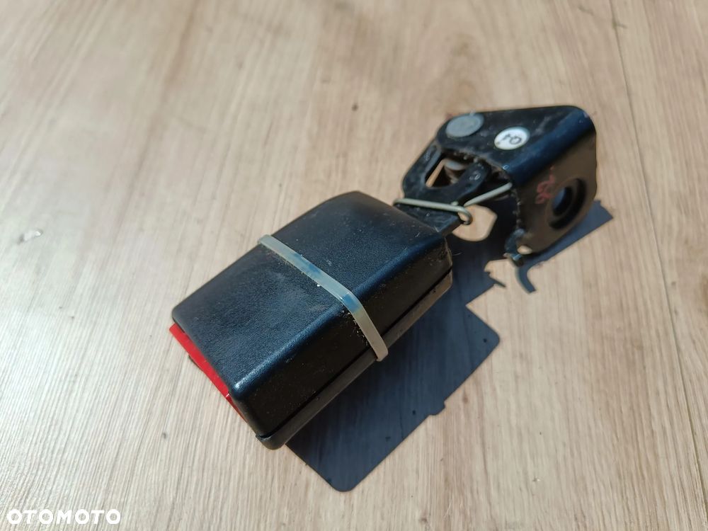 MERCEDES W211 ZAPINKA PASA TYLNA A21186040769