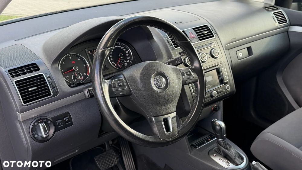 Volkswagen Touran 2.0 TDI DPF Highline DSG - 22