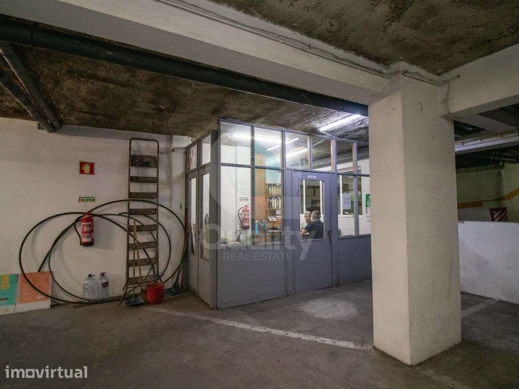 Lugar de Parqueamento no Centro do Barreiro - Grande imagem: 5/28