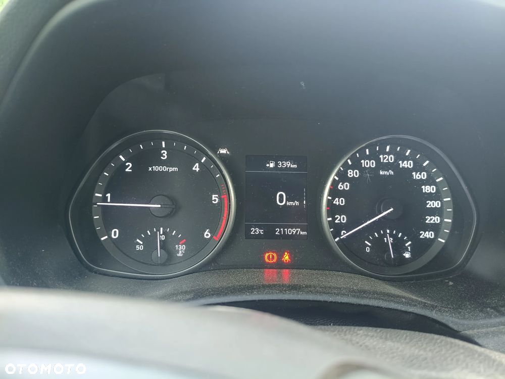 Hyundai i30 1.6 D Classic + - 6