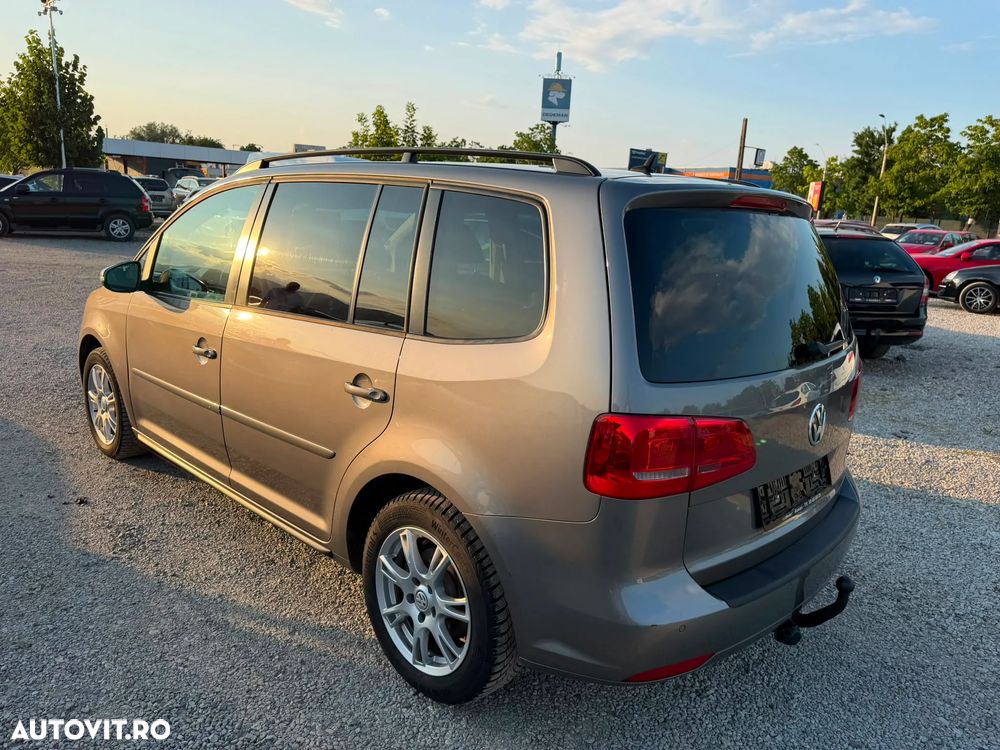 Volkswagen Touran - 4