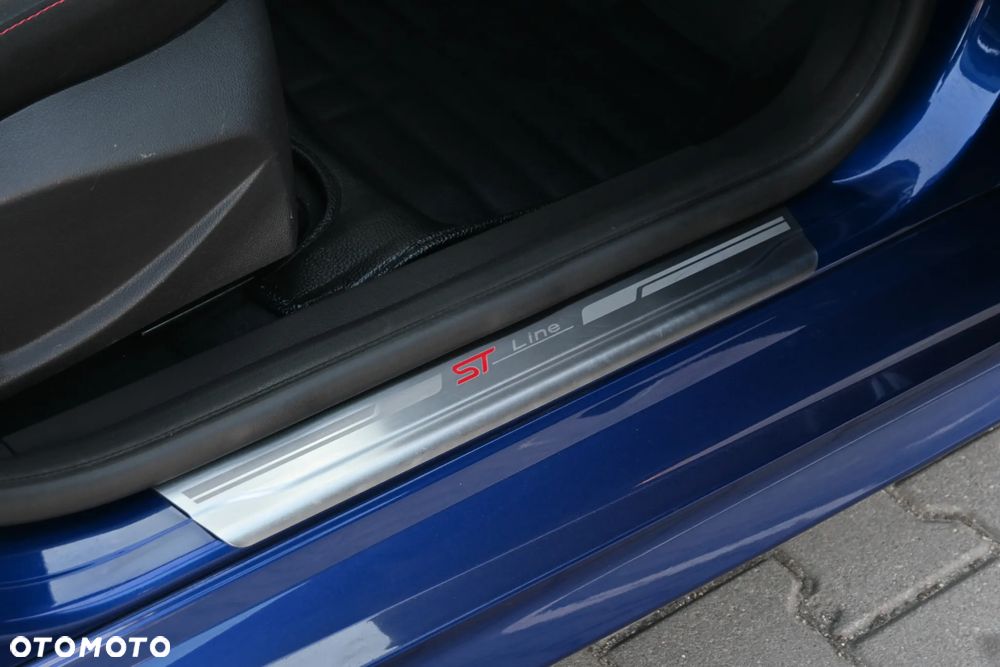 Ford Focus SW 1.5 EcoBoost S&S ST-LINE - 29