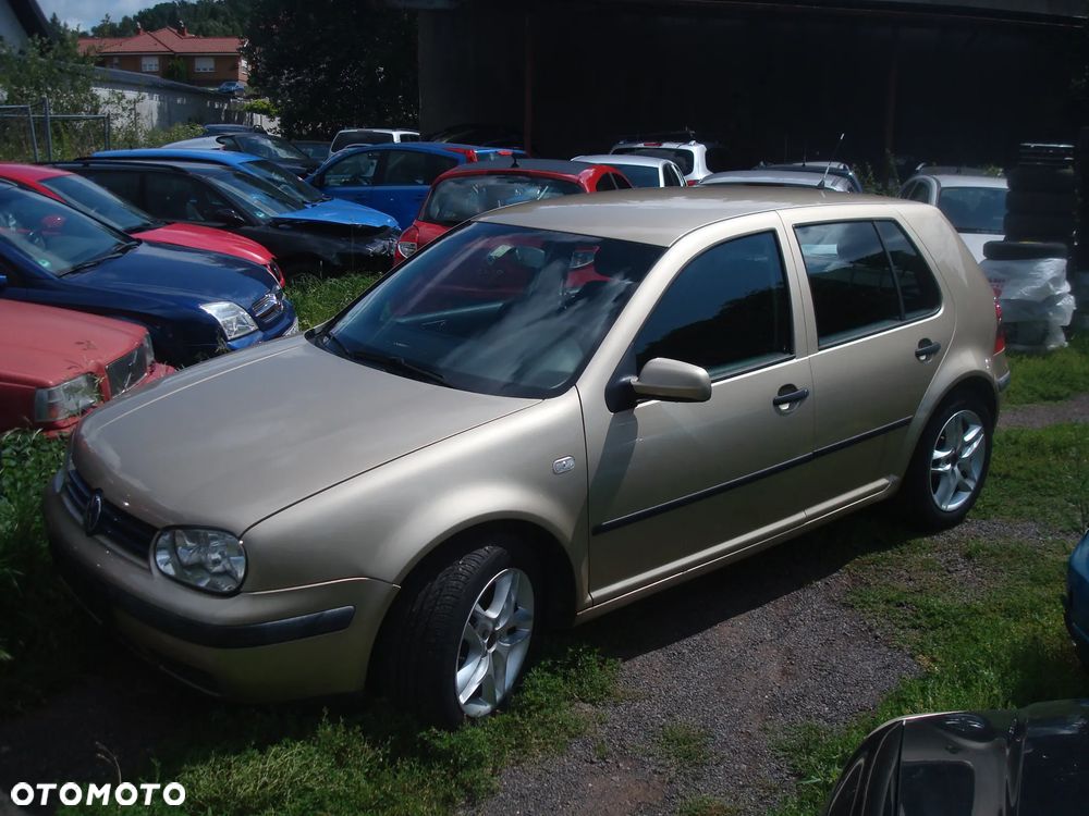 Volkswagen Golf - 1
