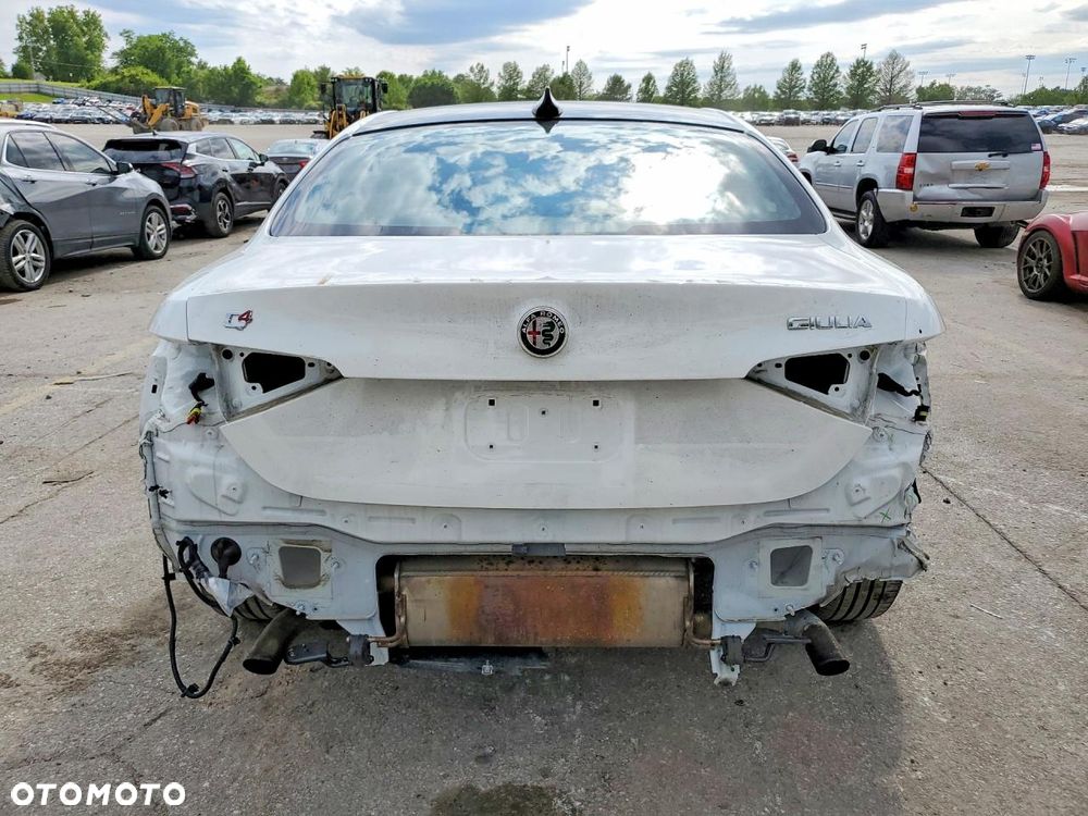 Alfa Romeo Giulia - 7