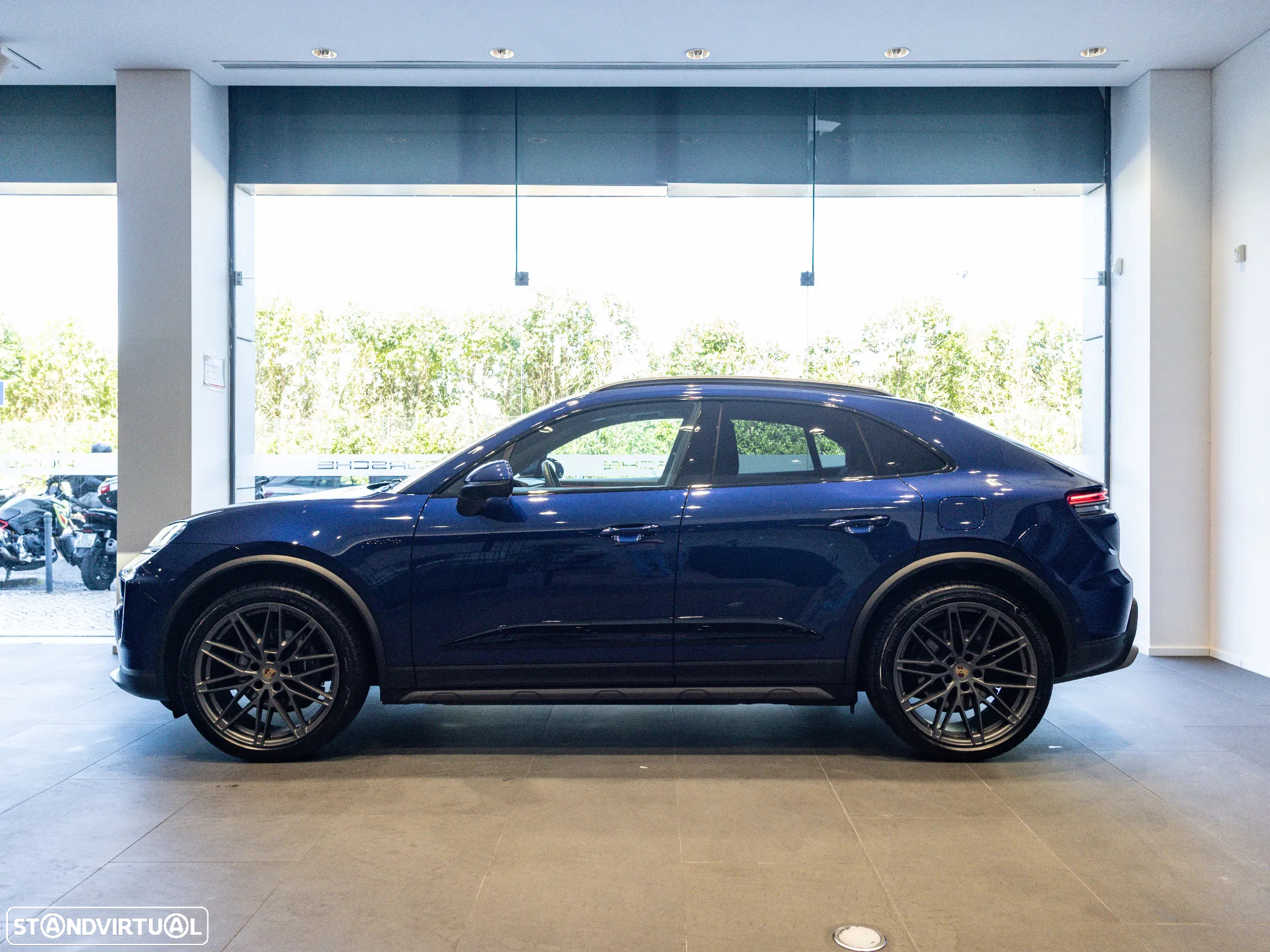 Porsche Macan Electric 4 - 6