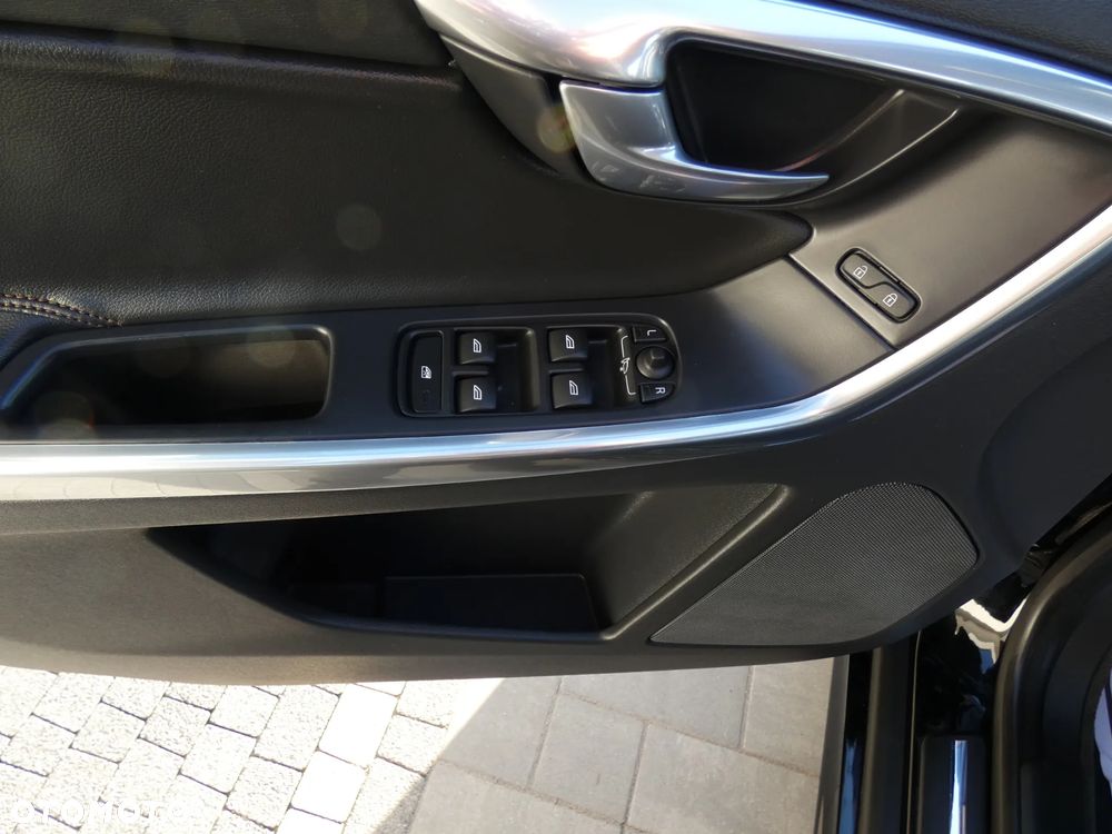 Volvo XC 60 D5 AWD Geartronic Summum - 34