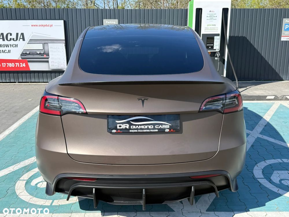 Tesla Model Y Performance AWD - 6