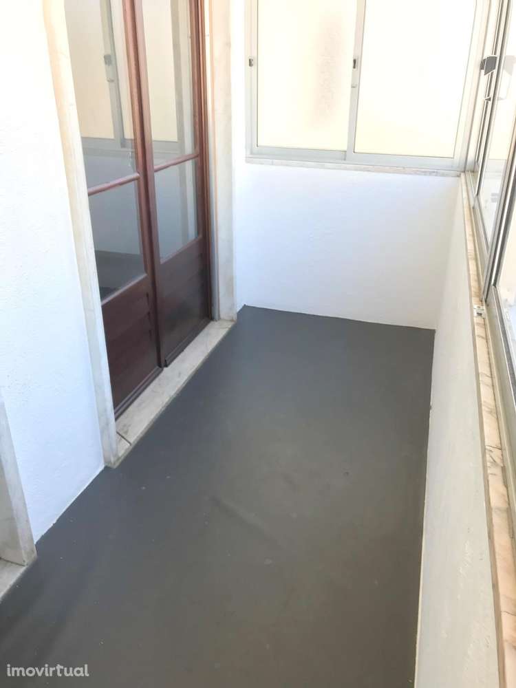 T2 luminoso em Odivelas com marquise! - Grande imagem: 3/13