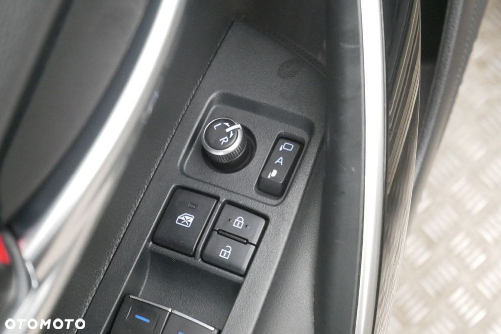 Toyota Corolla 1.8 Hybrid Executive - 32