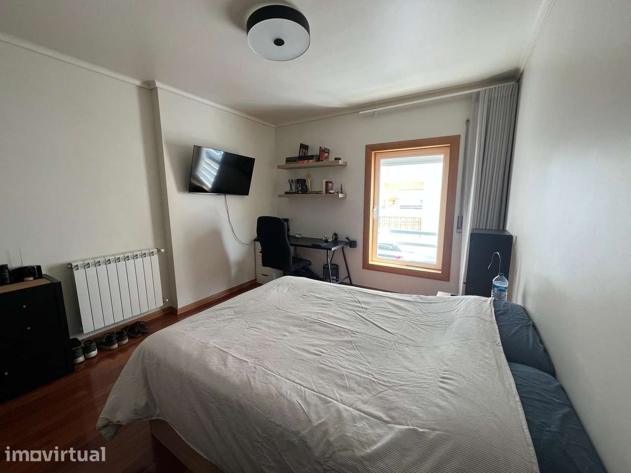 Quarto Suíte 18 m² mobilado e com WC Privativa | Jardins da Parede - Grande imagem: 3/20
