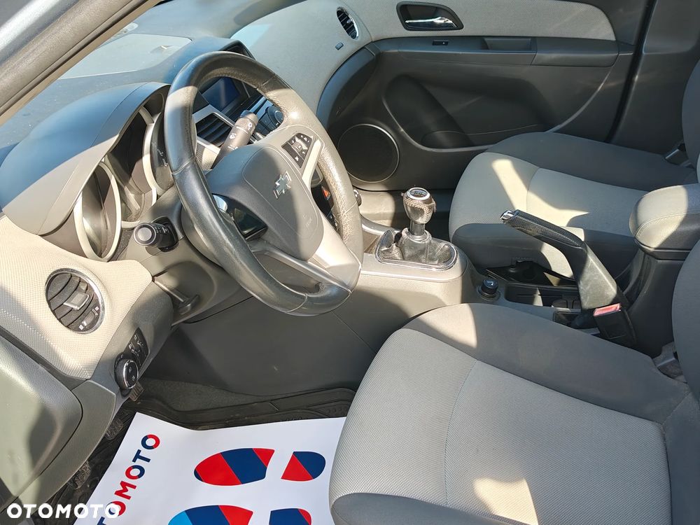 Chevrolet Cruze 2.0 LS - 10