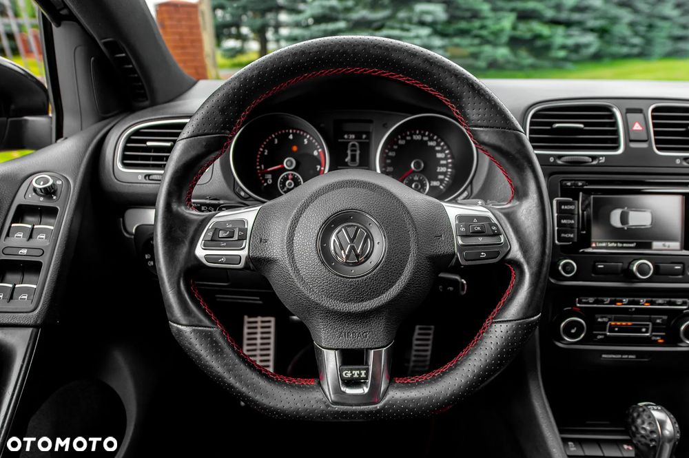Volkswagen Golf 2.0 GTI DSG adidas - 26