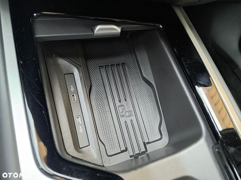 Volkswagen Passat Variant 2.0 TDI SCR R-Line DSG - 25