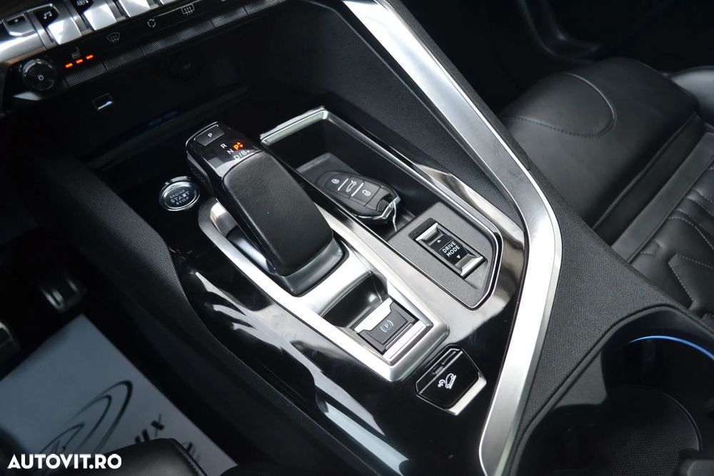 Peugeot 3008 PHEV EAT8 4X4 GT Pack - 28