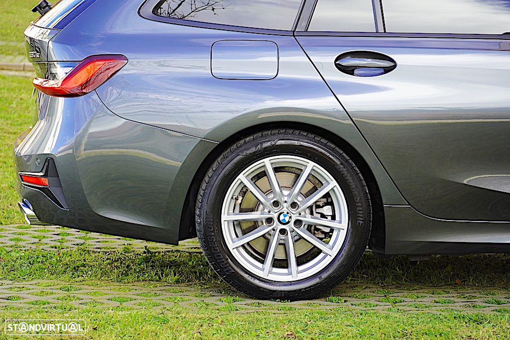 BMW 330 e Touring Auto - 11