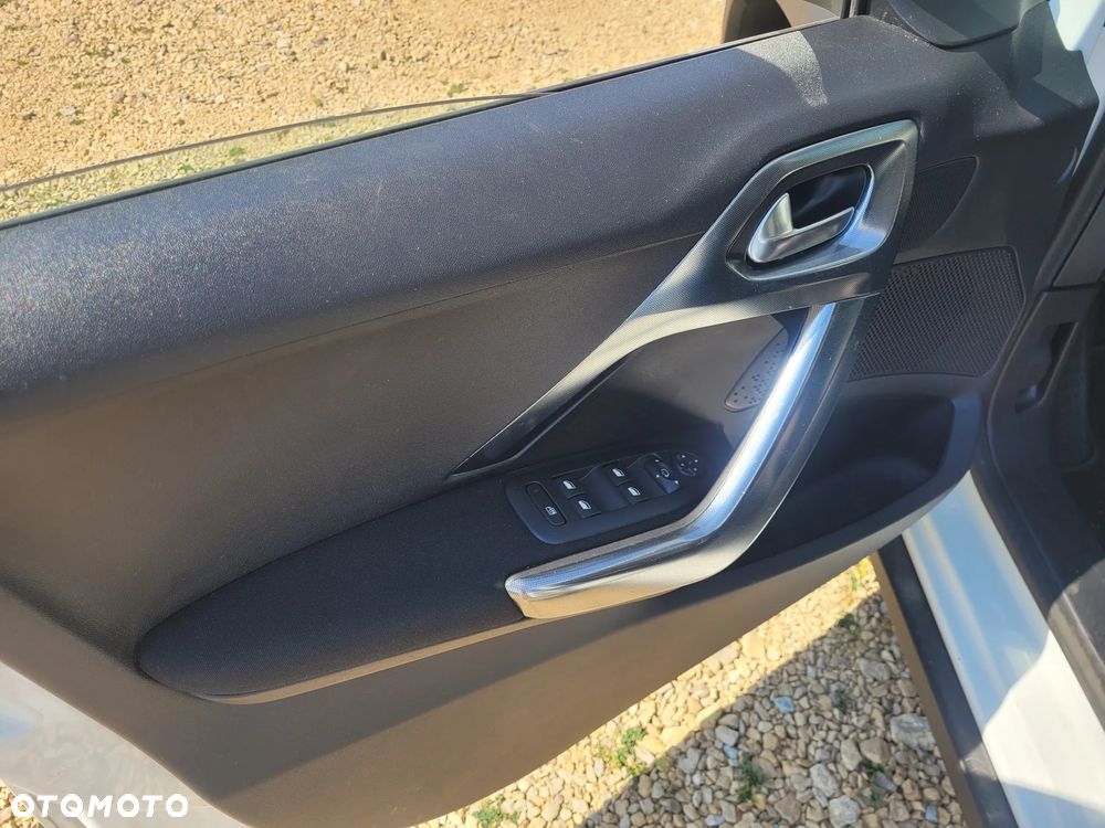 Peugeot 2008 PureTech 110 Stop&Start EAT6 Allure - 10