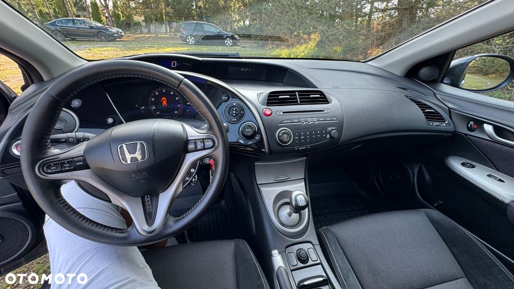 Honda Civic 1.8 LX Coupe - 18