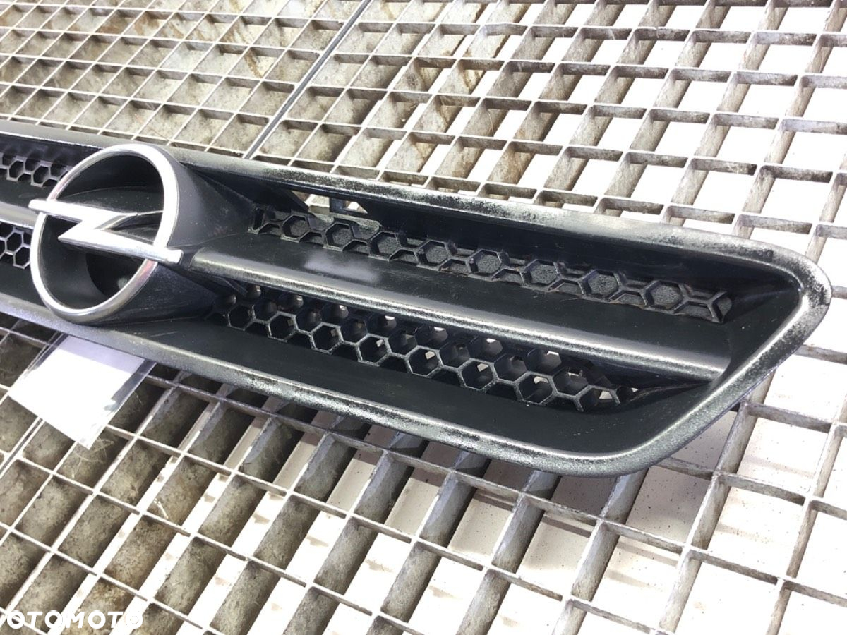 ATRAPA GRILL - 173.00 PLN - OPEL ASTRA G coupe (T98) 2000 - 2005 1.8 16V (F07) 85 kW [116 KM] - 3