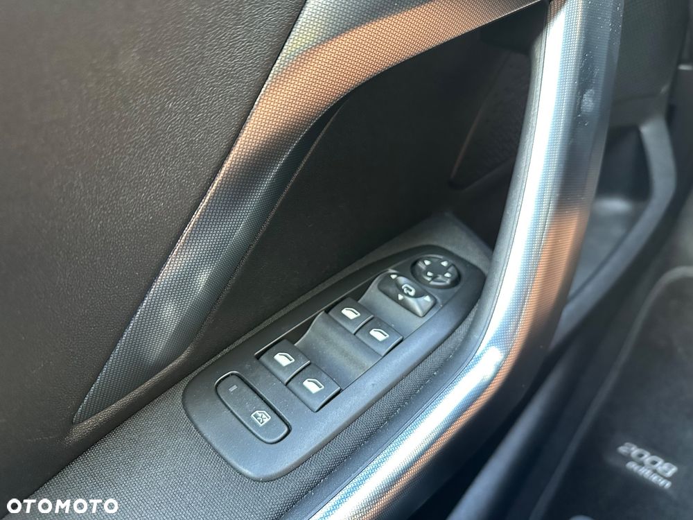 Peugeot 2008 1.2 Pure Tech Allure S&S EAT6 - 25