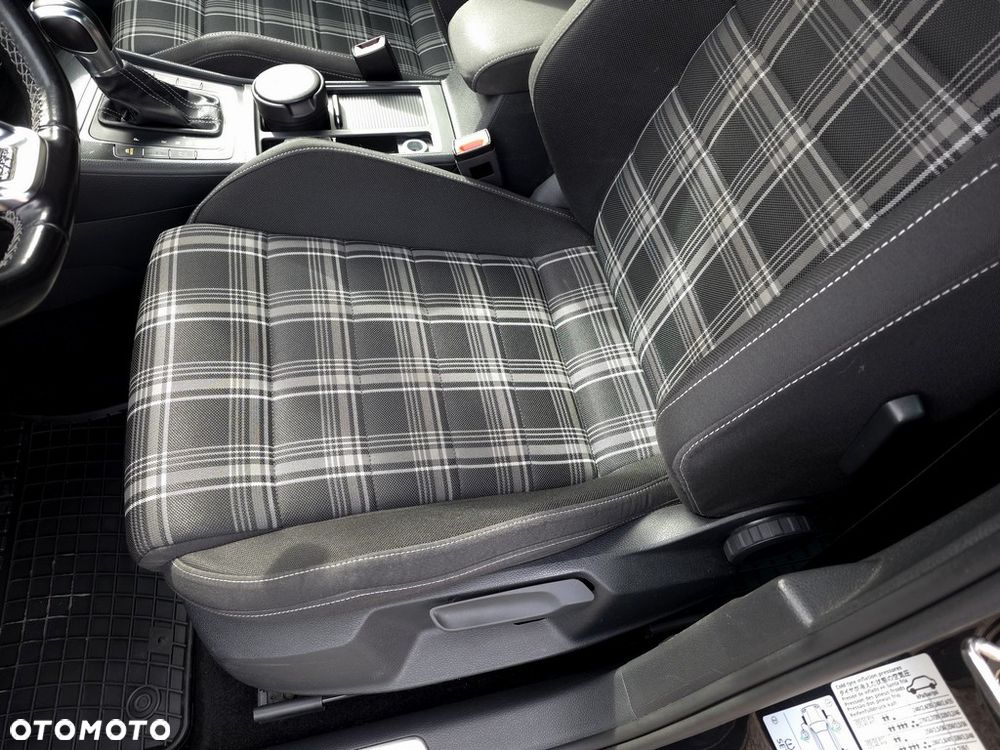 Volkswagen Golf - 18