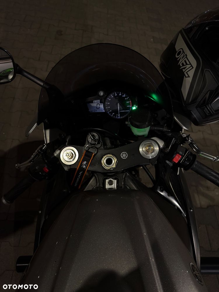 Yamaha R1 - 9