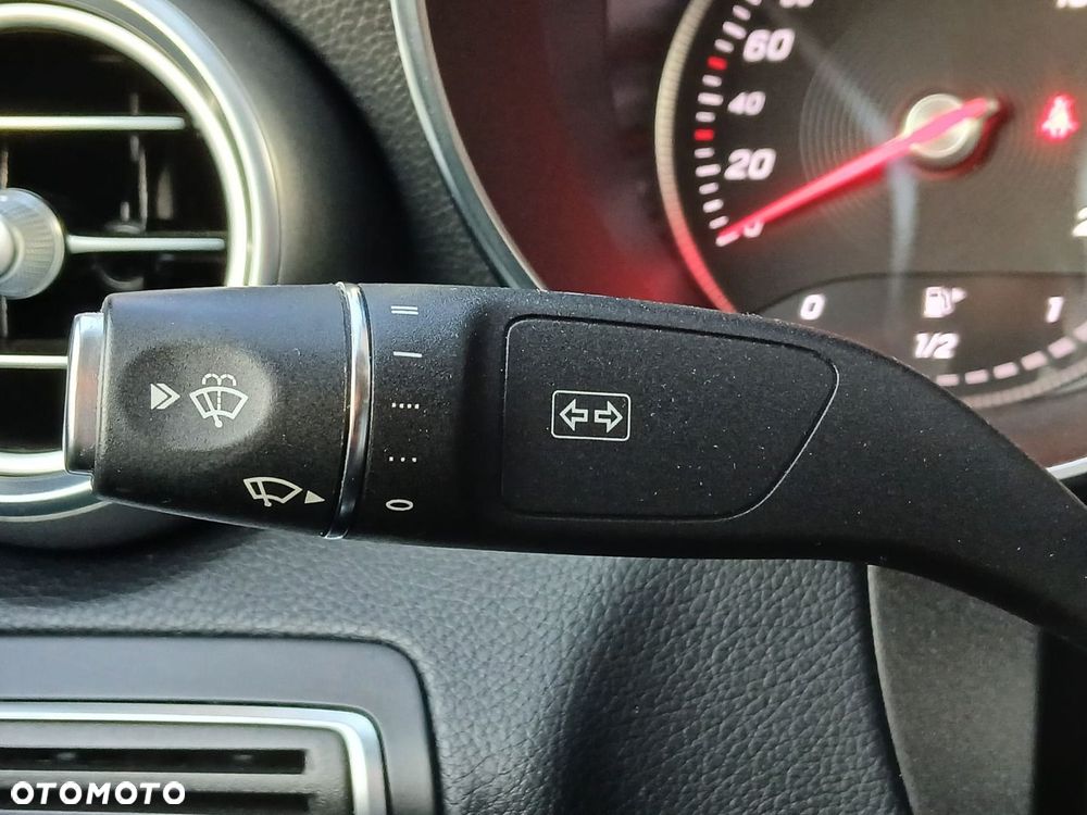 Mercedes-Benz Klasa C 180 9G-TRONIC - 37