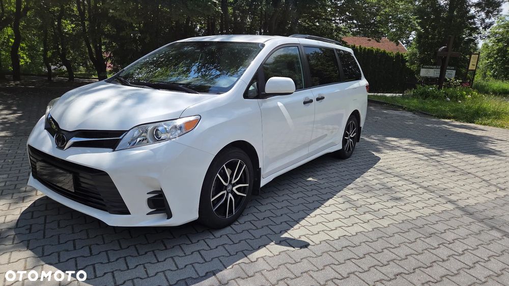 Toyota Sienna - 2