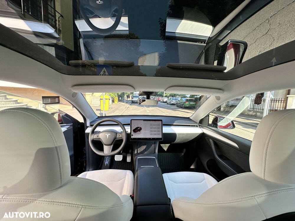 Tesla Model Y AWD Performance - 8