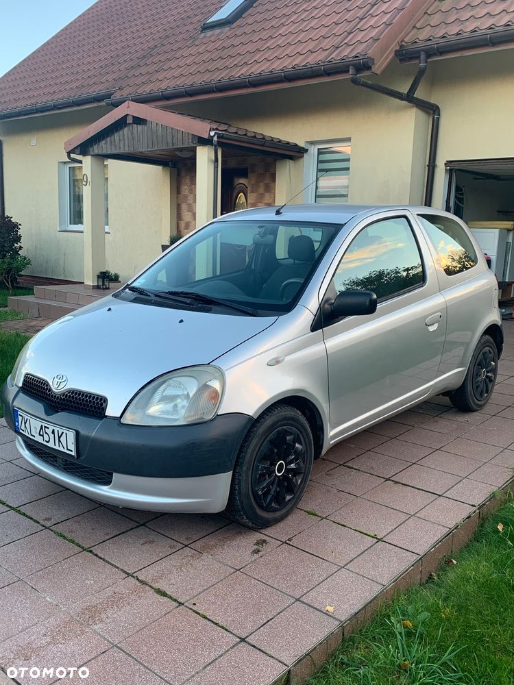 Toyota Yaris 1.0 Base - 1