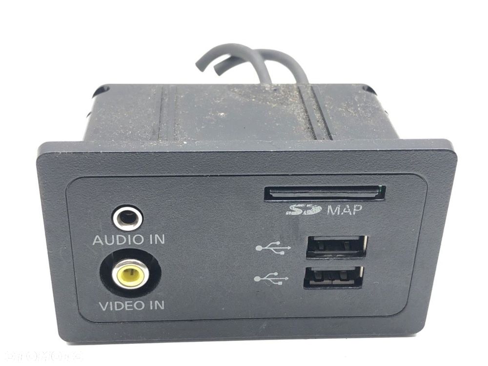 GNIAZDO USB  INFINITI Q50 2013 - 2022 50 Hybrid AWD 268 kW [364 KM] Hybryda silnik benzynowy / - 1