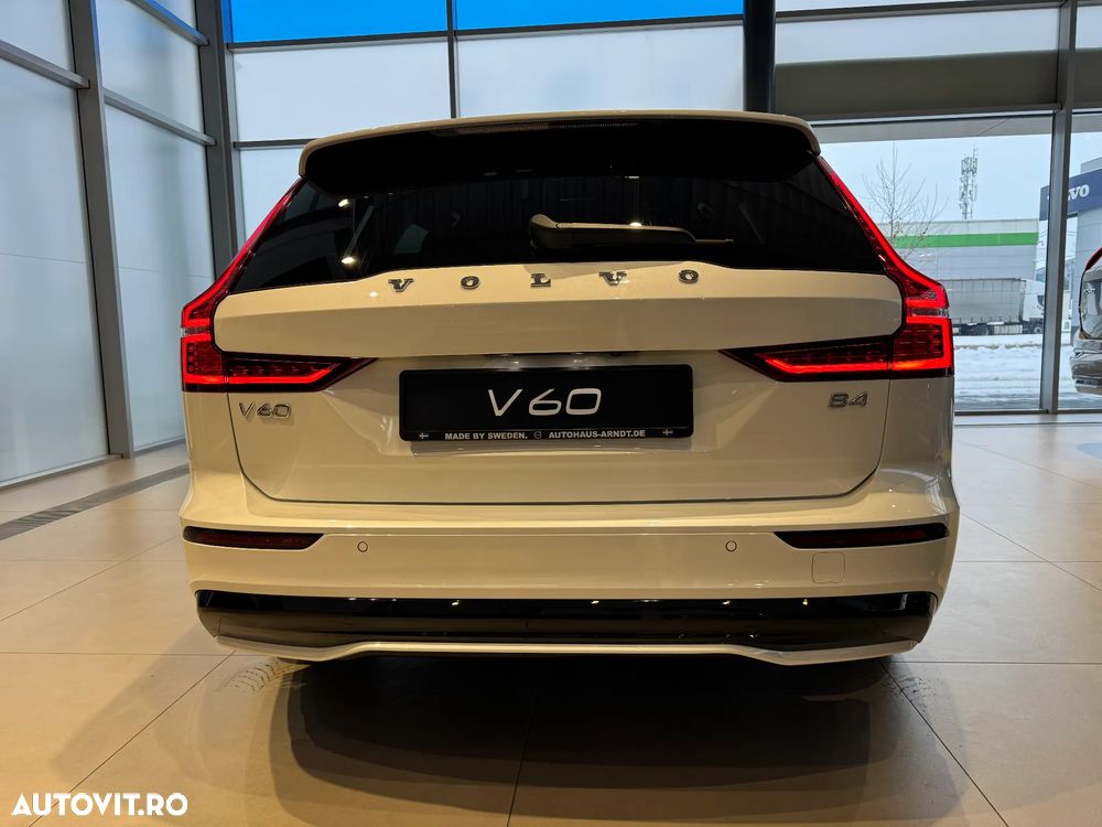 Volvo V60 B4 MHEV AT Plus Dark - 6
