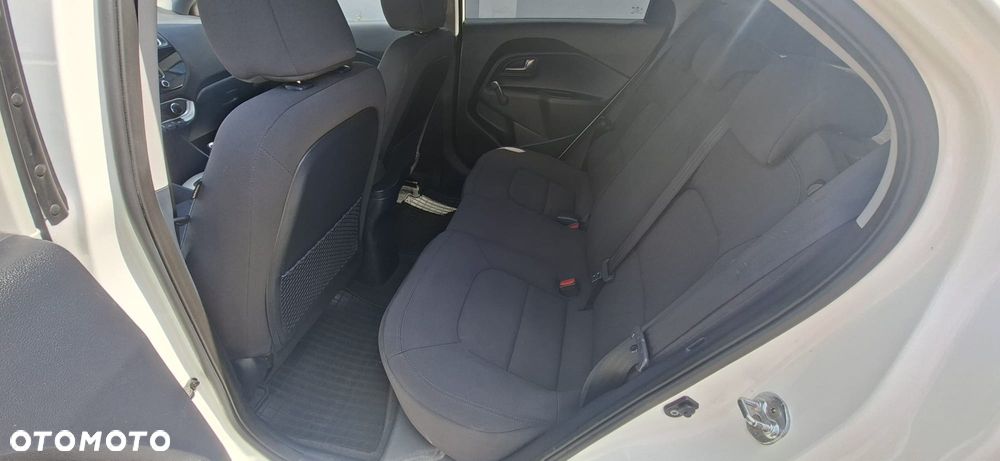 Kia Rio 1.1 CRDI Attract - 21