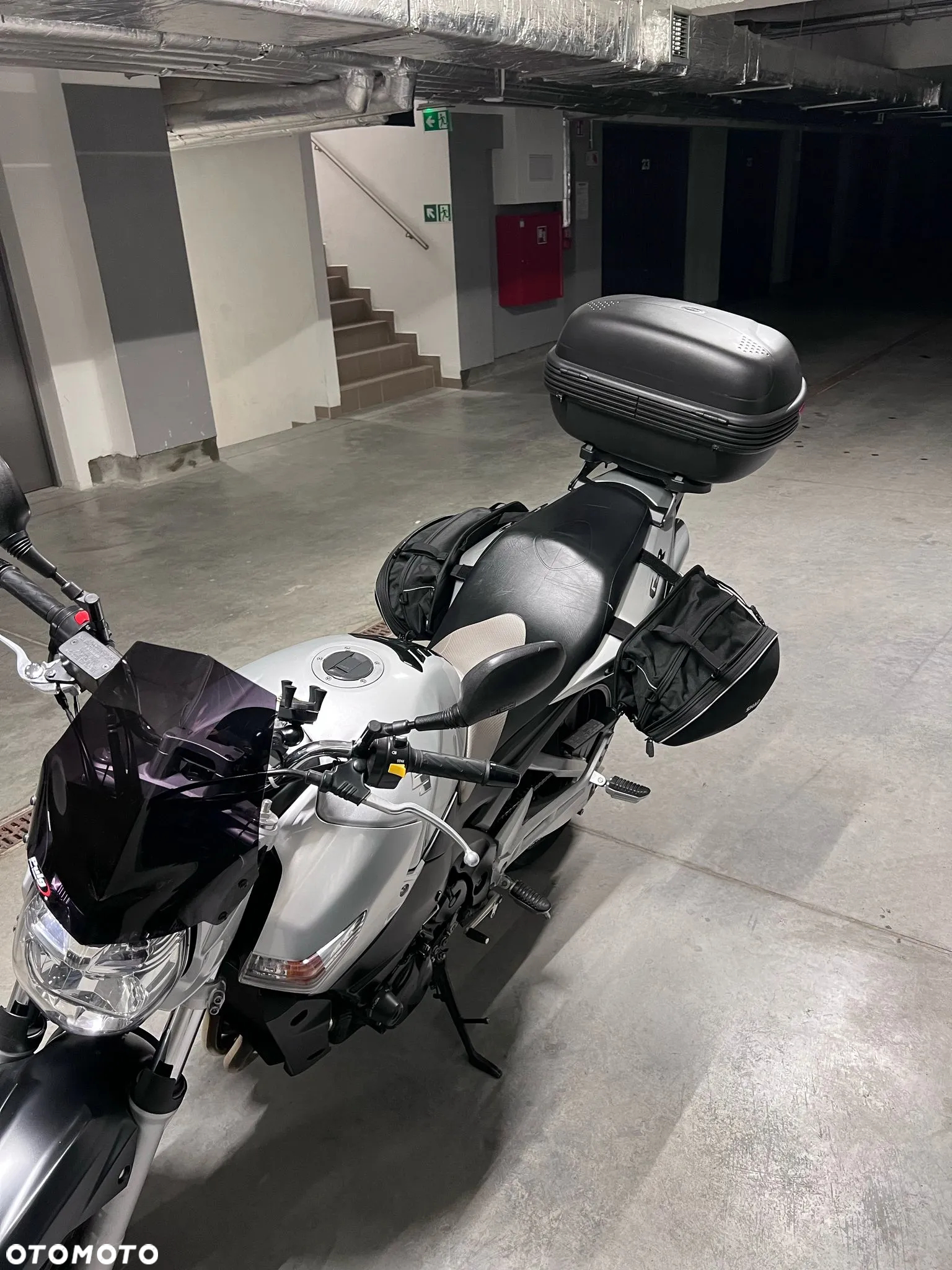 Suzuki GSR - 21