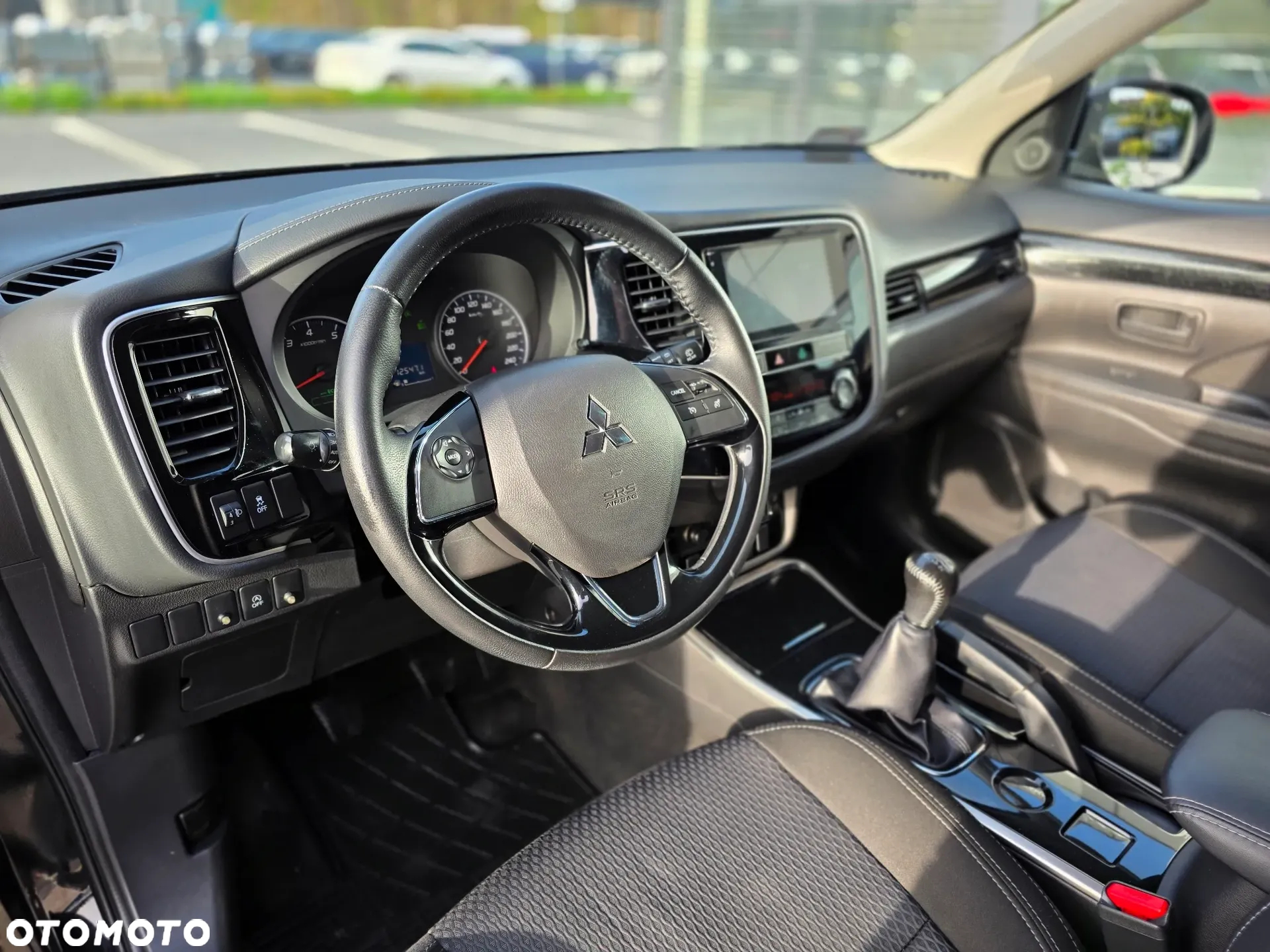 Mitsubishi Outlander 2.0 Invite + 2WD - 19
