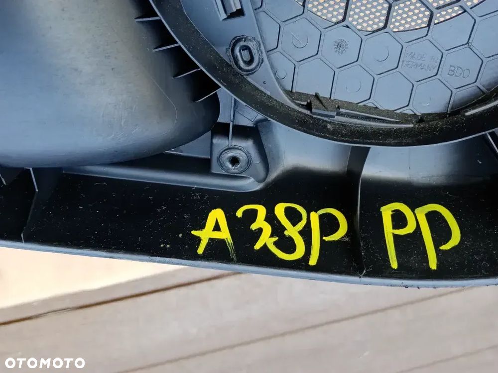 Boczek tapicerka drzwi prawy przód Audi A3 8P 5D 8P4867106 - 8