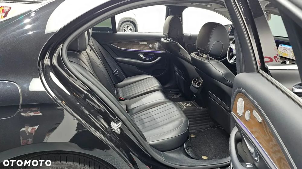 Mercedes-Benz Klasa E 300 9G-TRONIC Exclusive - 8