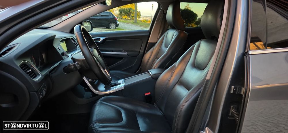 Volvo V60 2.0 D4 Momentum Geartronic - 13