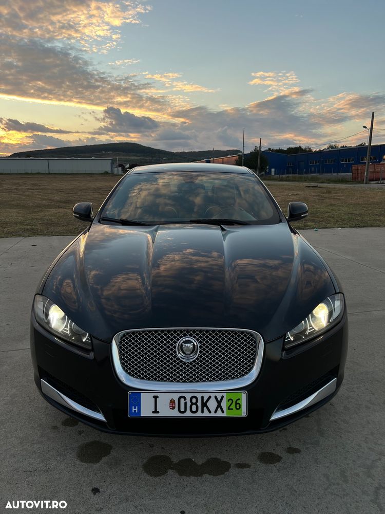 Jaguar XF 2.2D - 12
