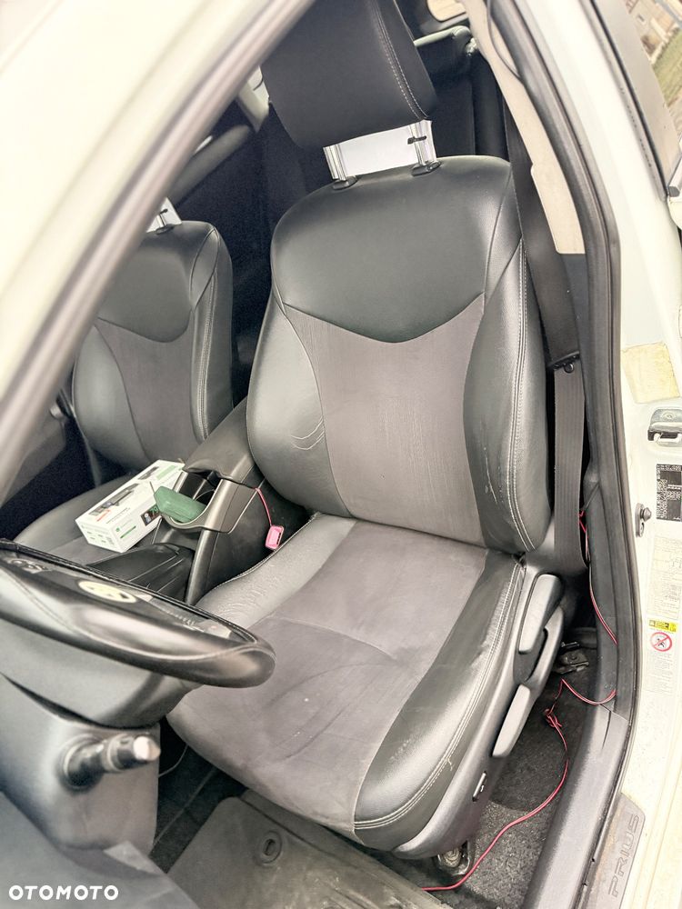 Toyota Prius (Hybrid) Comfort - 17