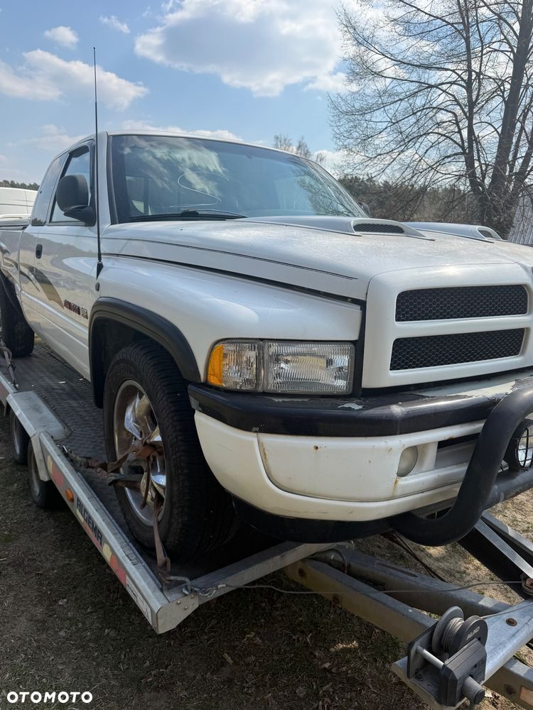 Dodge RAM - 8