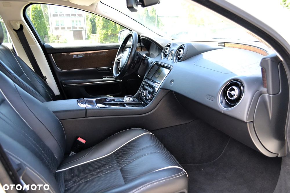 Jaguar XJ 3.0 D V6 Premium Luxury - 9