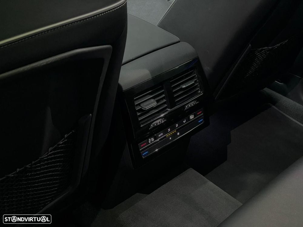 VW Touareg 3.0 TSI e-Hybrid Plus - 31