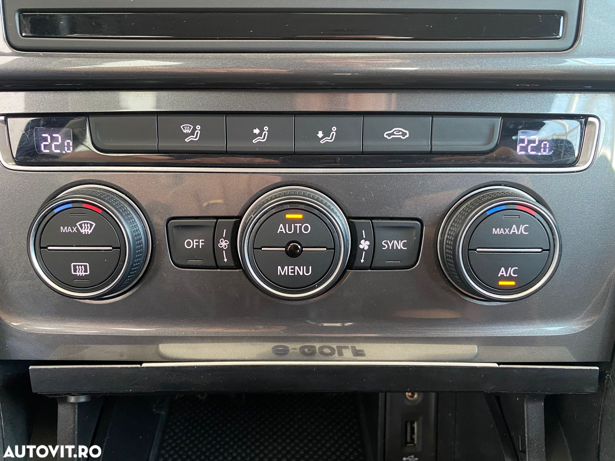 Volkswagen e-Golf - 22