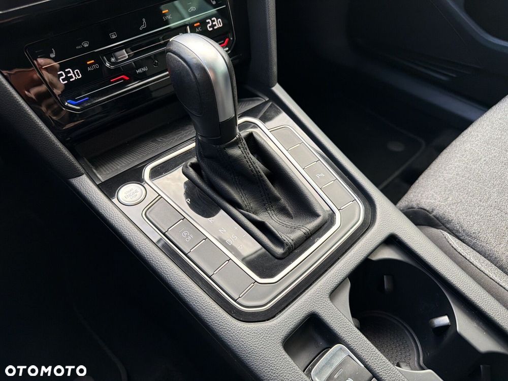 Volkswagen Passat - 17