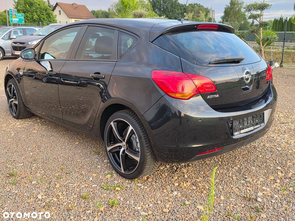 Opel Astra 1.6 Design Edition - 12