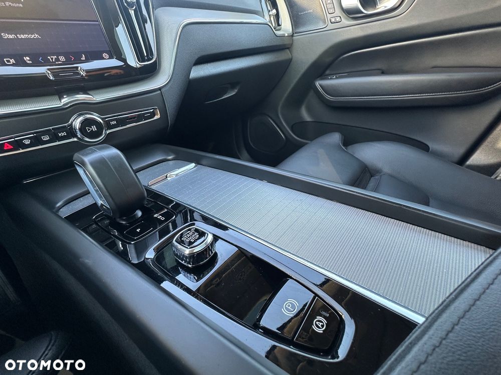 Volvo XC 60 B4 D Ultimate Dark - 32